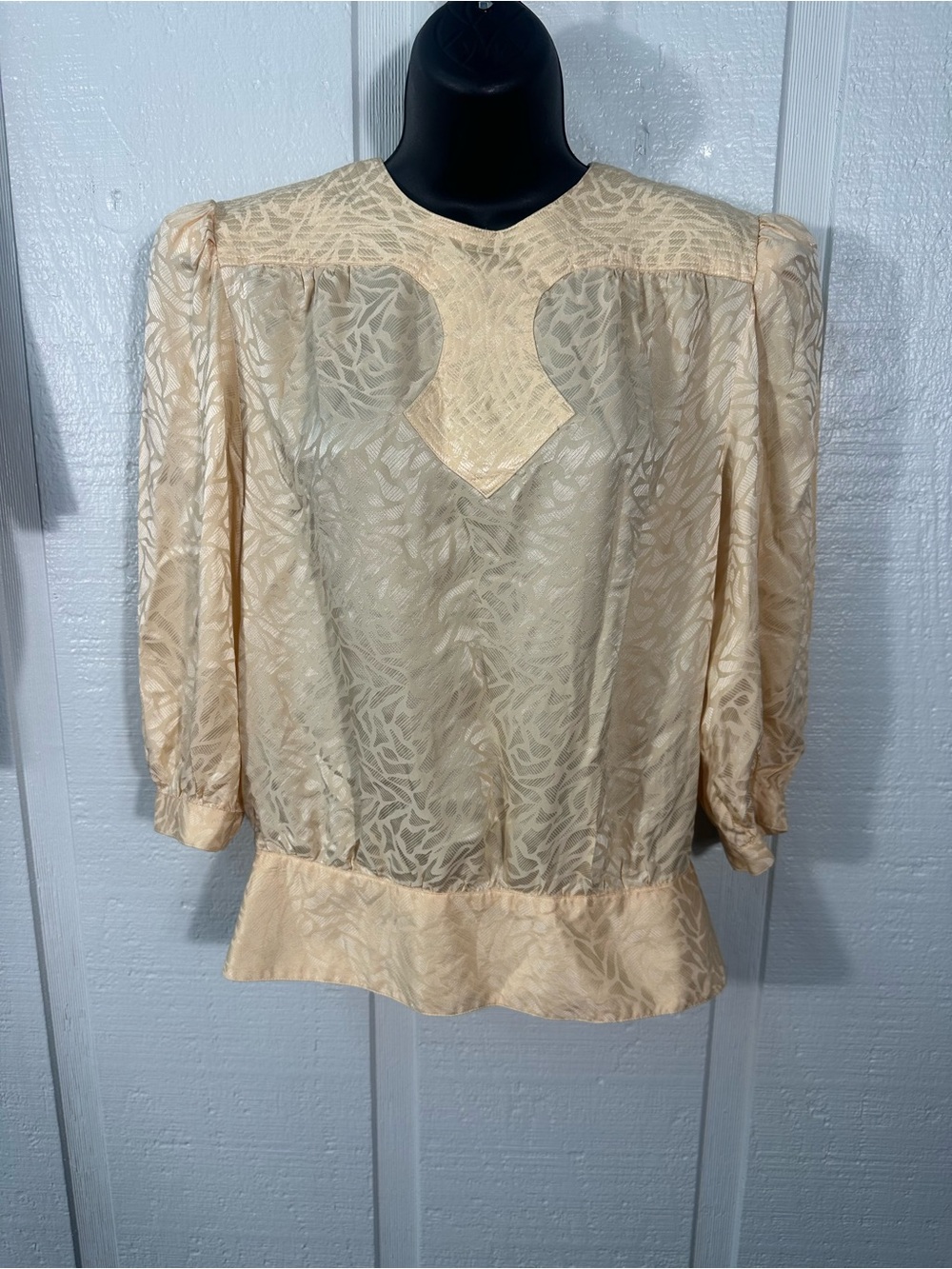 Argenti Vintage Peach Silk Top Size 10
EUC